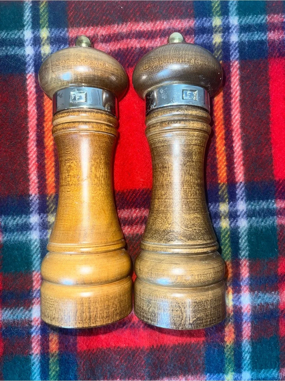 Vintage Wooden Salt & Pepper Grinder Mill Set Turned Wood Brass Accent Pair